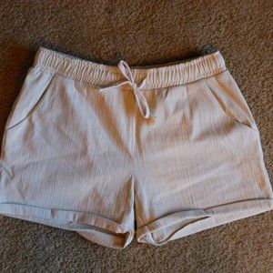Casual khaki walking shorts. Perfect for summer!🌞